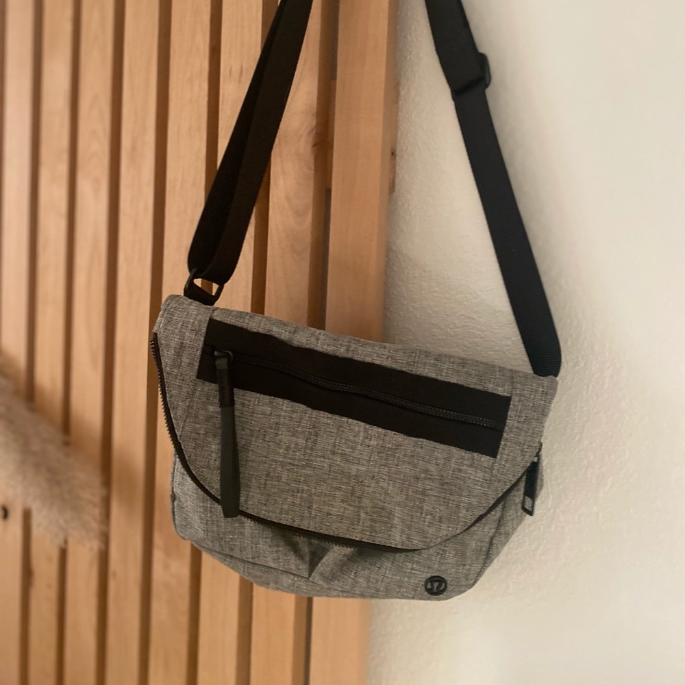 Lululemon all night festival crossbody bag